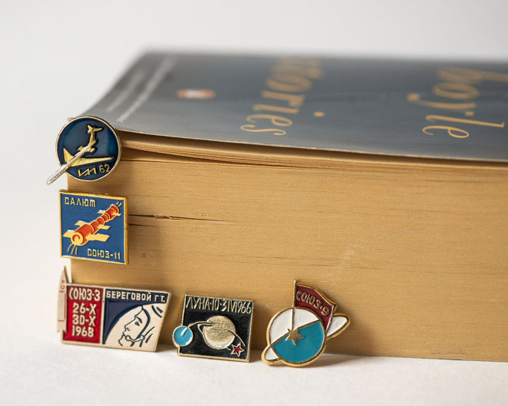 USSR spaceflight missions Soyuz 9, Soyuz 11 Luna 10 space history badges set 5 vintage, artificial Earth satellite pin rare, Il-62 plane jet