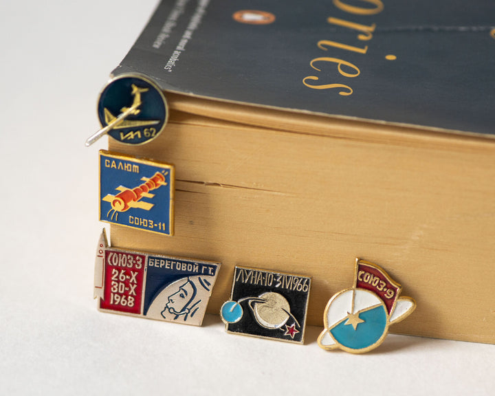 USSR spaceflight missions Soyuz 9, Soyuz 11 Luna 10 space history badges set 5 vintage, artificial Earth satellite pin rare, Il-62 plane jet