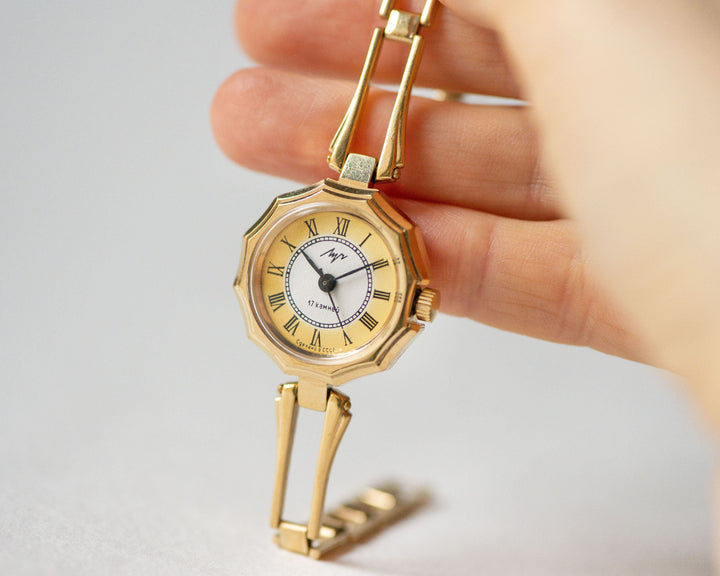 Ladies wristwatch bracelet Roman numerals yellow dial, vintage cocktail watch Ray, gold plated watch 90s woman jewelry gift party accessory