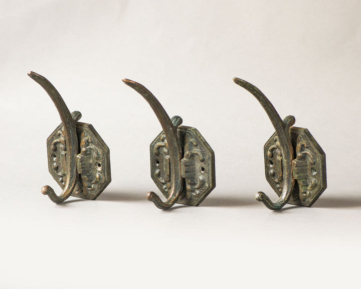 Wall hooks set 3 floral ornamented, vintage hooks brown heavy, Aluminium alloy cottage hooks vintage, home decor hangers cast wall décor