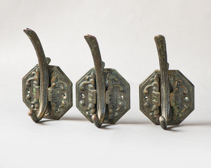 Wall hooks set 3 floral ornamented, vintage hooks brown heavy, Aluminium alloy cottage hooks vintage, home decor hangers cast wall décor