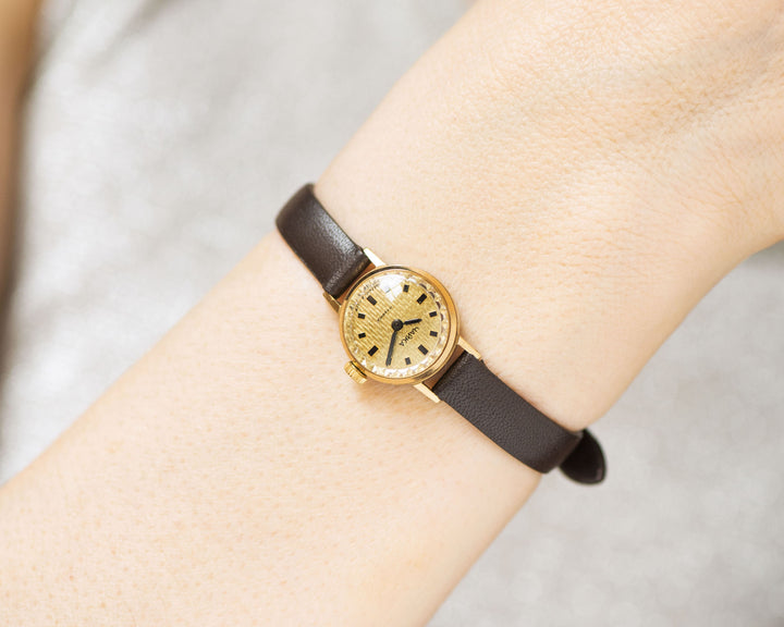 Women's wristwatch vintage Seagull, minimalist lady wristwatch, delicate lady watch gold plated classic gift, new genuine leather strap