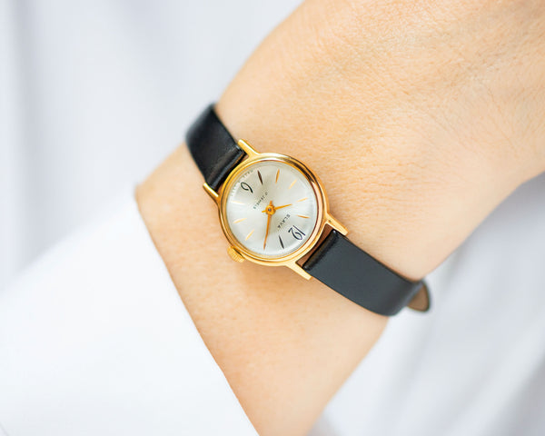 Watch for women gold plated Glory vintage, simple woman's wristwatch shockproof, minimalist lady's watch gift, new genuine leather strap