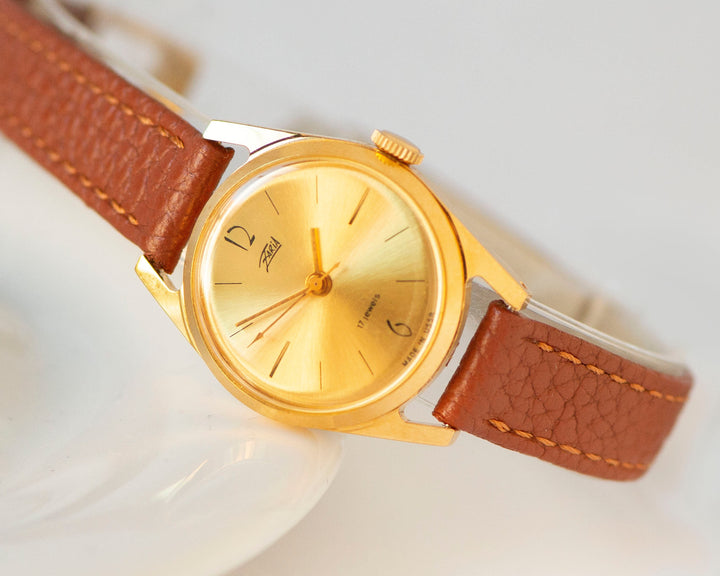 Unused gilded women watch Dawn vintage, minimalist women watch classic vintage gift, Arabic numerals watch women, new genuine leather strap