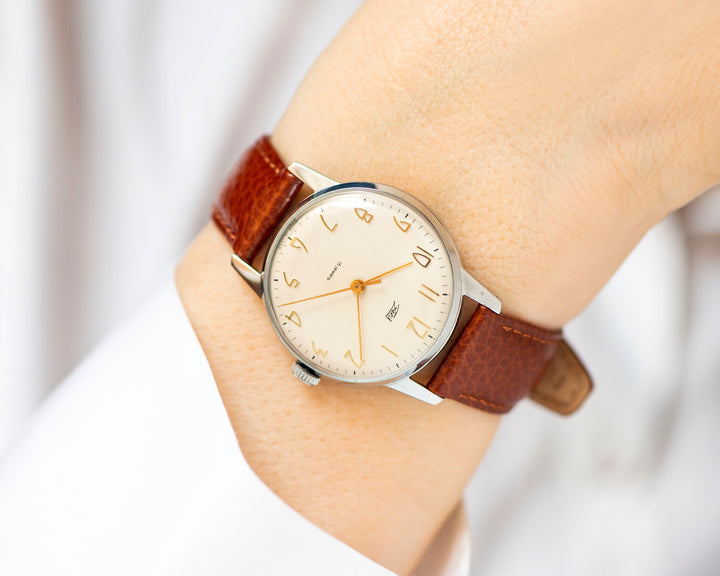 Tomboy watch unused Dawn, classic unisex watch silver shade, vintage gift oversized watch Arabic numerals dial, new genuine leather strap