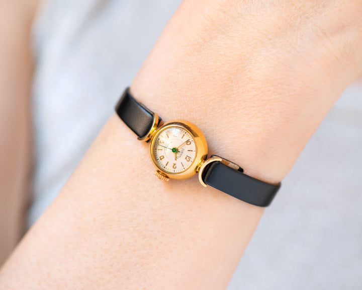 Delicate watch for women Dream crescent trim case, chic women watch jewelry gift gold plated, retro wristwatch, new premium leather strap