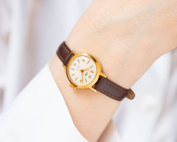 Minimalist woman watch Dawn gold plated gift, vintage watch for lady classic, graduation jewelery preppy watch, new genuine leather strap