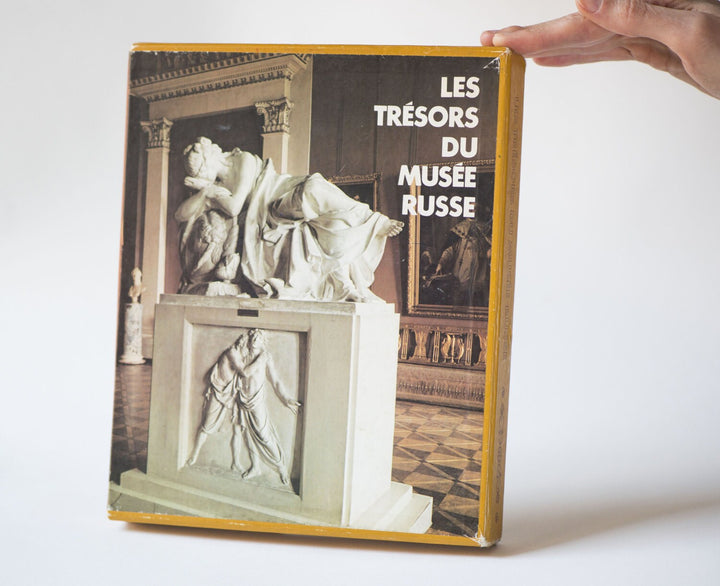 The State Russian Museum book, 200 Russian art reproductions, paintings, sculptures, graphics art book, museum book in French 1975