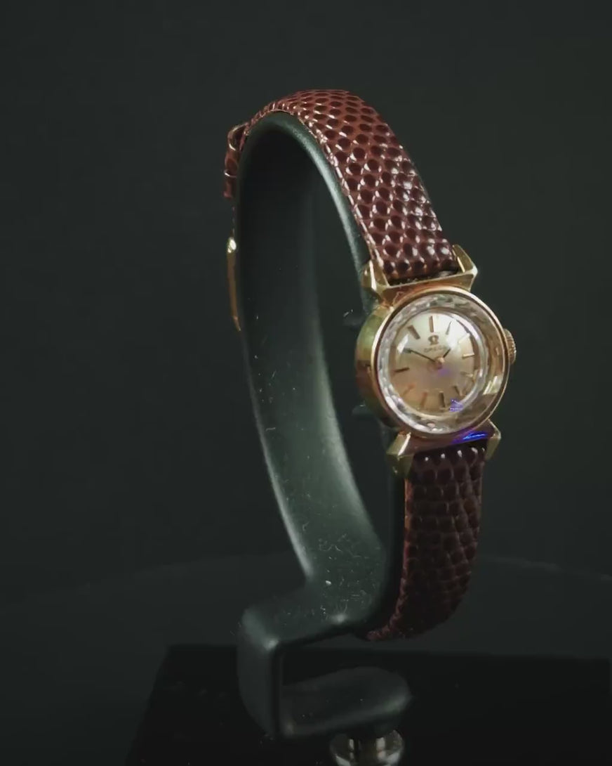 Vintage OMEGA Saphette Gold Plated Watch for Women Small Chic Round Case Wristwatch, Swiss Made, Luxury Leather Strap