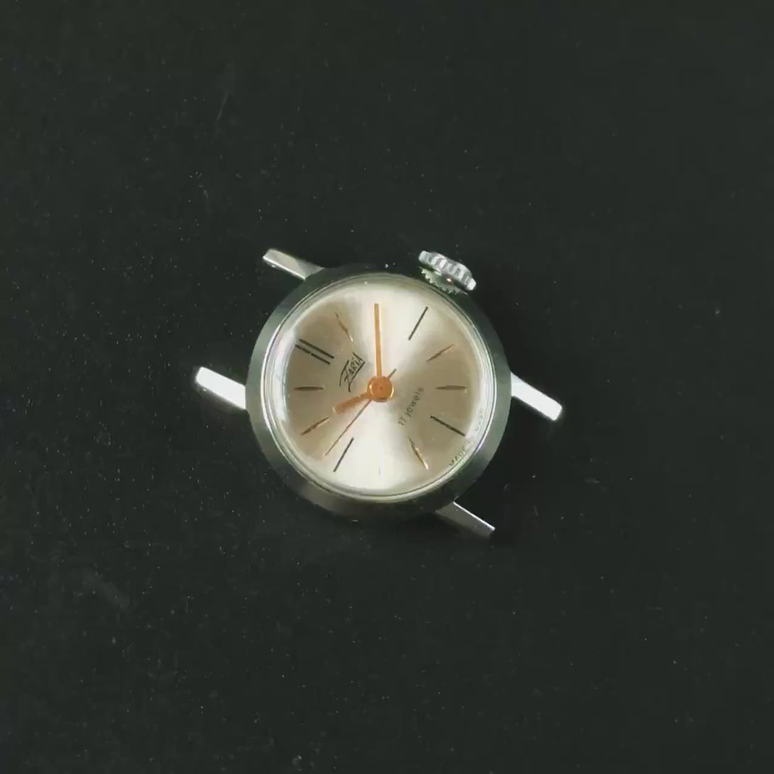 Unused minimalist women's watch Dawn vintage, women's watch silver shade NOS jewelry gift, chic watch for women, new luxury leather strap