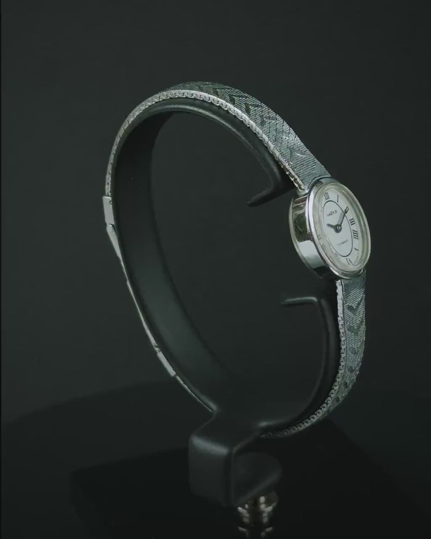 Chick women's wristwatch silver shade Seagull vintage, oval dial cocktail watch bracelet gift vintage fashion small wrist lady timepiece