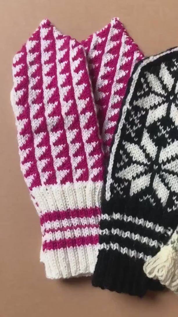 Vintage Hand-Knitted Wool Mittens: Scandinavian Snowflake Design