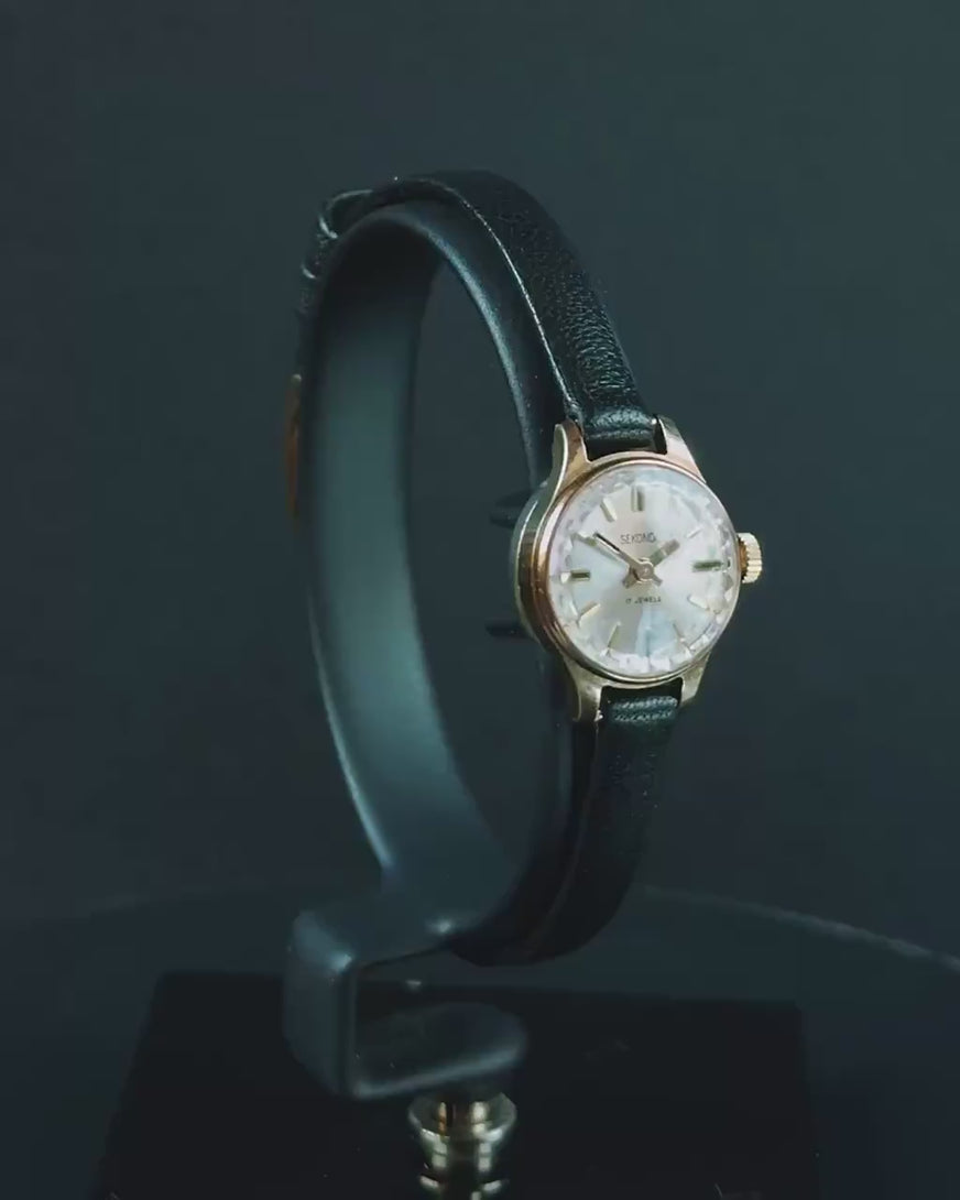 Minimalist women wristwatch gold plated Sekonda, limited edition vintage lady wristwatch accessory gift, new premium leather band