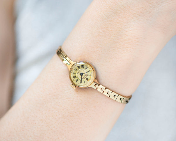 Chic women's cocktail watch Seagull gold shade, vintage women watch bracelet tiny, Roman numerals dial lady watch retro petite jewelry gift