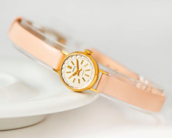 Women wristwatch gold plated chic Seagull, retro women watch delicate jewelry gift, dainty lady watch vintage, new premium leather strap