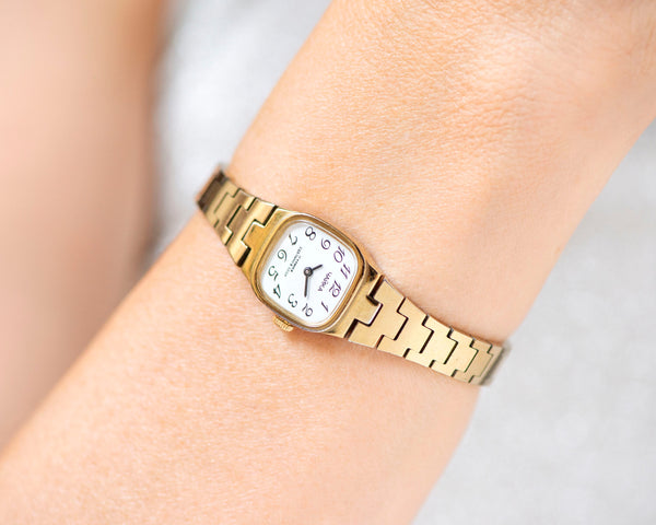 Women cocktail watch gold shade mint condition Seagull, square lady watch classic accessory, vintage ladies watch minimalist bracelet 90s